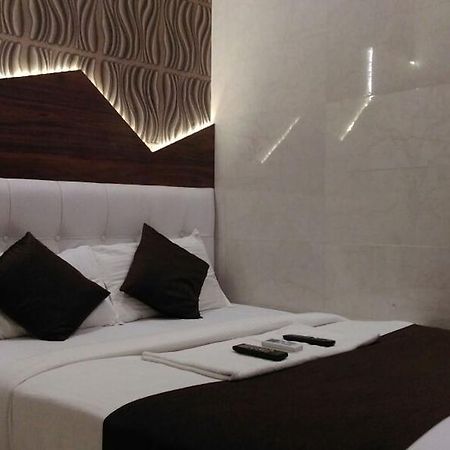 Hotel Palace Residency Mumbai Bagian luar foto