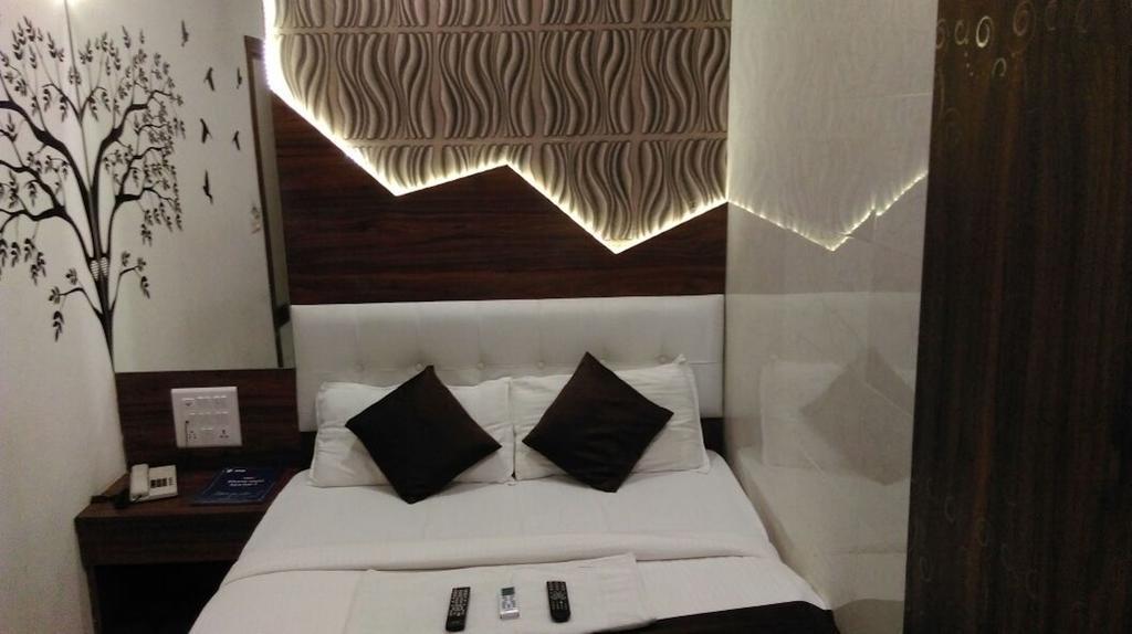 Hotel Palace Residency Mumbai Bagian luar foto