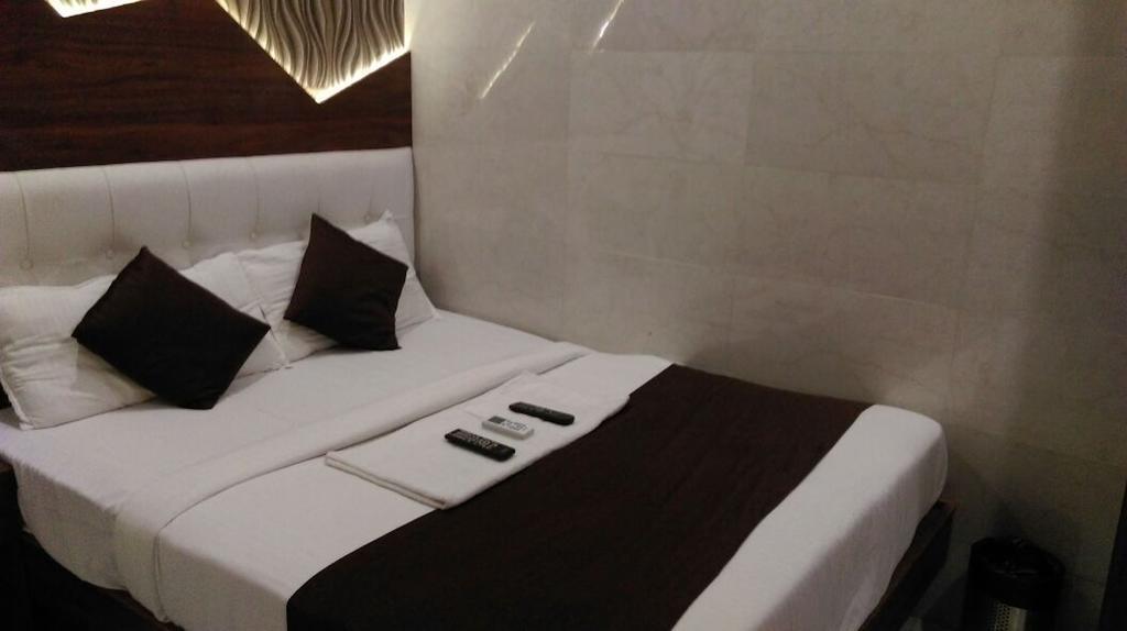 Hotel Palace Residency Mumbai Bagian luar foto