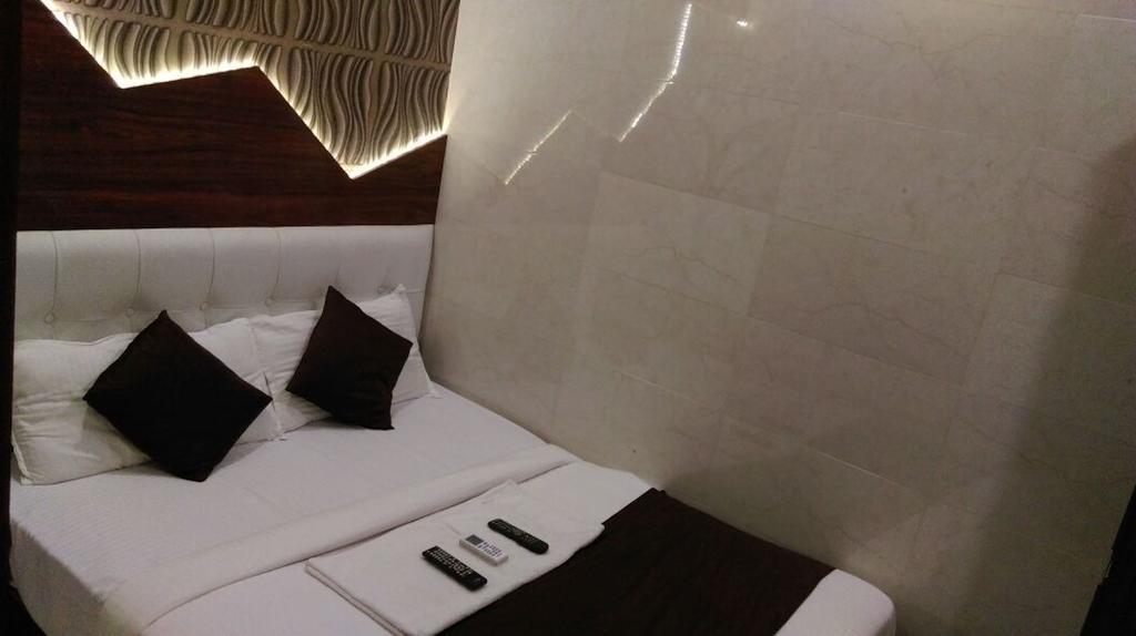 Hotel Palace Residency Mumbai Bagian luar foto