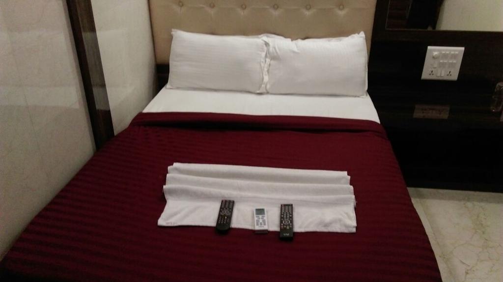 Hotel Palace Residency Mumbai Bagian luar foto