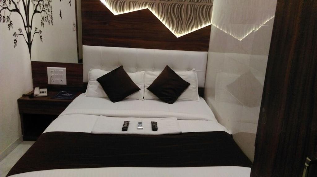 Hotel Palace Residency Mumbai Bagian luar foto